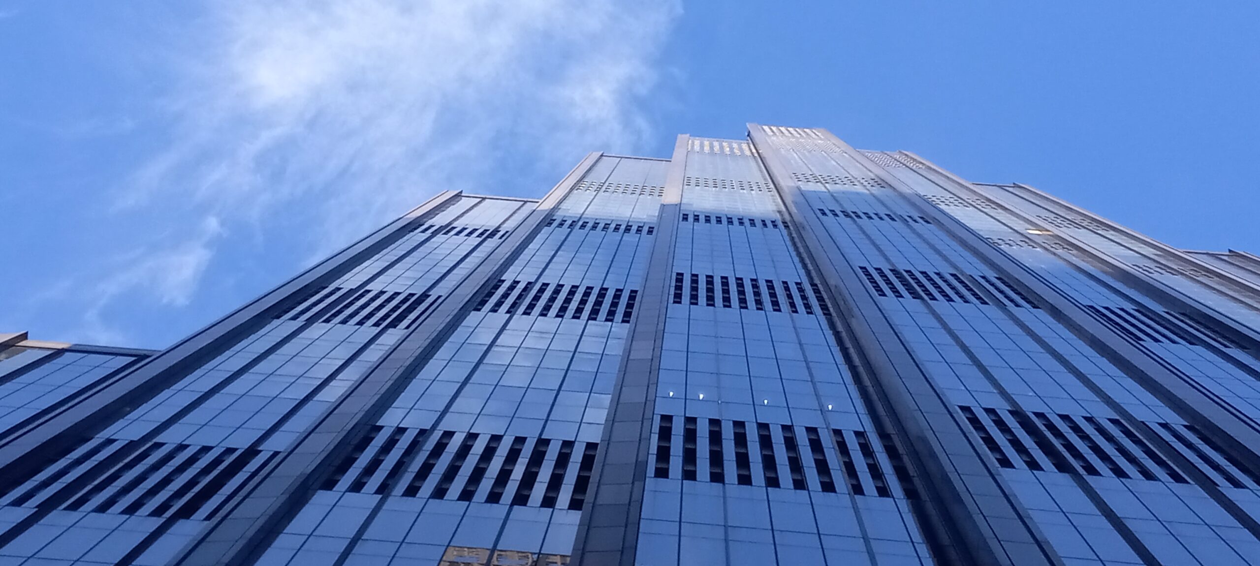 The JPMorgan Chase headquarters tower at 270 Park Avenue in Midtown Manhattan, seen from street level