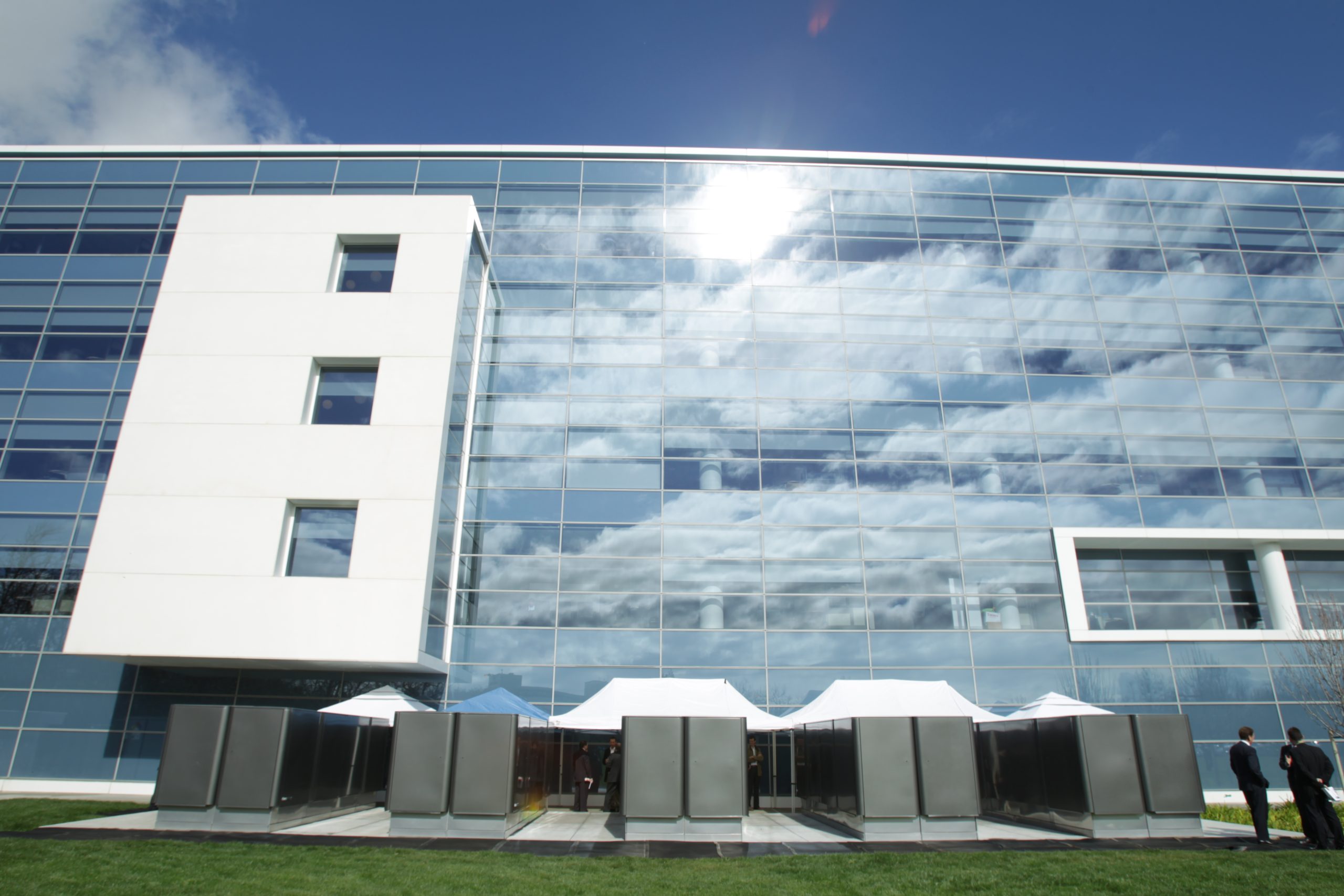 Bloom Energy fuel cell server units installed outside an office building